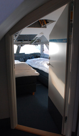 jumbo_hostel_suite