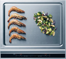 Electrolux Teppan Yaki: asiatischer Grill mit einer flachen, rechteckigen Grillfläche
