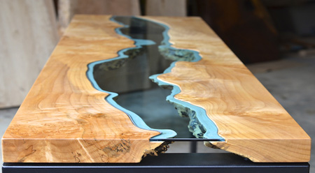 Greg Classen: River Collection - Tisch mit Holz-Glasplatte