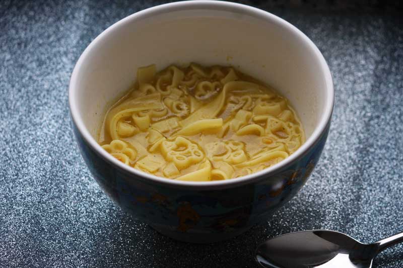 Tütensuppe: Hello-Kitty-Suppe in der Schüssel Hello-Kitty-Suppe
