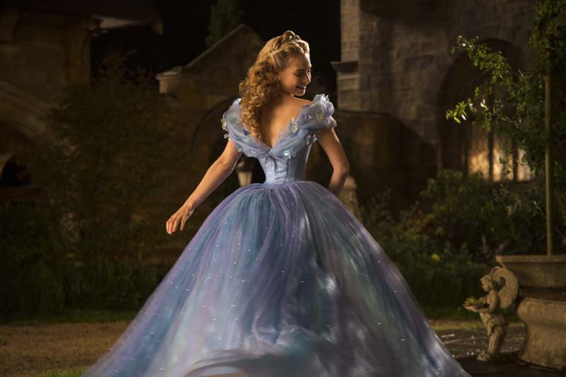 Cinderella im blauen Ballkleid - Disney