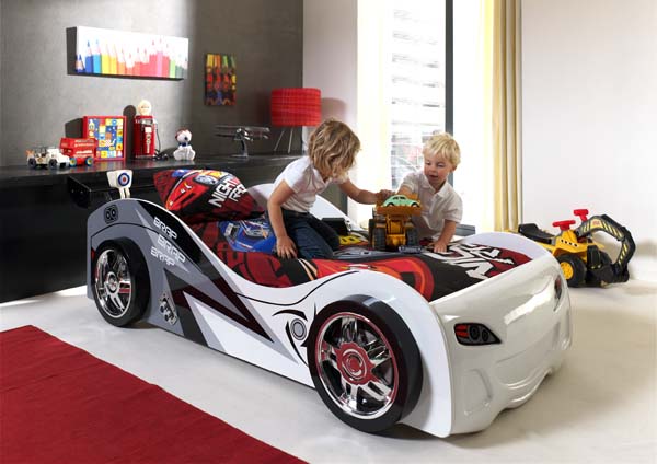 Sieht aus wie ein Rennauto. Kinderbett Brap Brap Kinderbett_Rennwagen