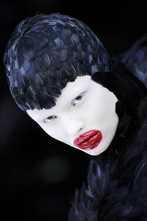 9._Duck_feather_dress_The_Horn_of_Plenty_AW_2009-10._Model_-_Magdalena_Frackowiak_represented_by_dna_model_management_New_York.__Image_-_firstVIEW