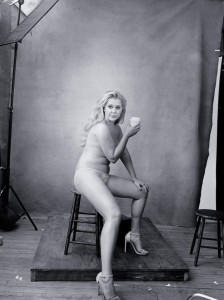 Pirelli_Calendar_2016_-December_-_AMY_SCHUMER